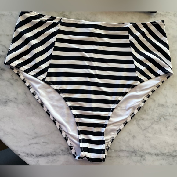 Cupshe Floral and Striped Bikini - Red and Black - Picture 2 of 8